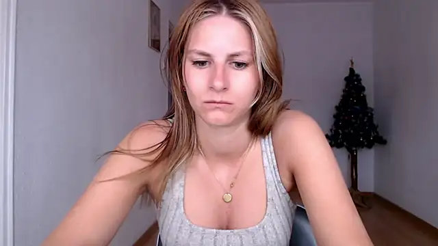 Snapshot of DagmarieFlirt chatting on January 17, 2025, 7:19 am DagmarieFlirt online show from January 17, 2025, 7:19 am