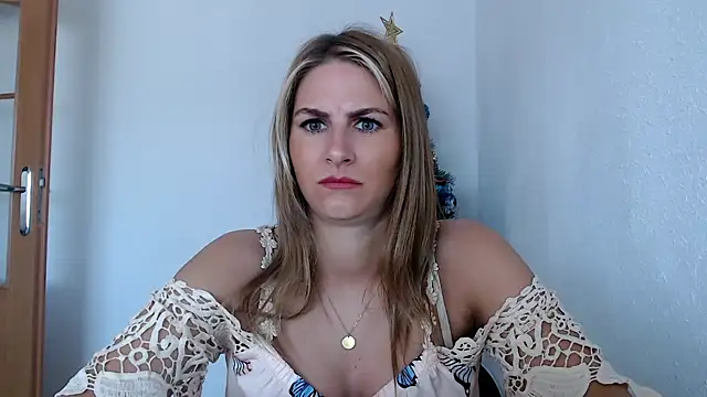 Snapshot of DagmarieFlirt chatting on January 18, 2025, 10:49 am DagmarieFlirt online show from January 18, 2025, 10:49 am