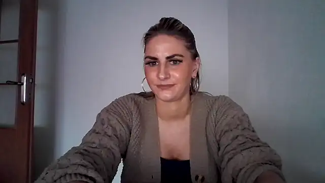 Snapshot of DagmarieFlirt chatting on February 11, 2025, 4:56 pm DagmarieFlirt online show from February 11, 2025, 4:56 pm