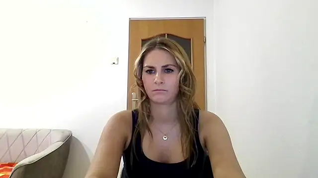 Snapshot of DagmarieFlirt chatting on February 19, 2025, 4:33 pm DagmarieFlirt online show from February 19, 2025, 4:33 pm