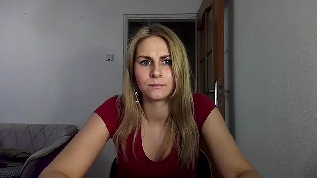 Snapshot of DagmarieFlirt chatting on March 10, 2025, 4:25 pm DagmarieFlirt online show from March 10, 2025, 4:25 pm