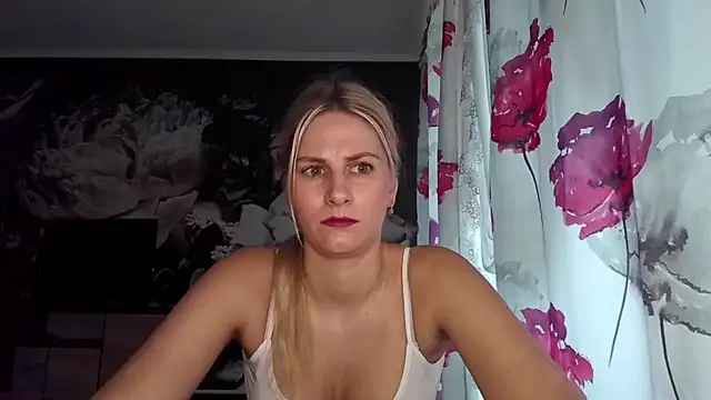 Snapshot of DagmarieFlirt chatting on November 16, 2025, 7:25 am DagmarieFlirt online show from November 16, 2025, 7:25 am