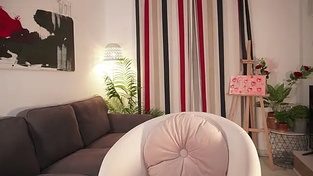 Snapshot of Raychell_Black chatting on February 22, 2026, 3:32 pm Raychell Black online show from February 22, 2026, 3:32 pm