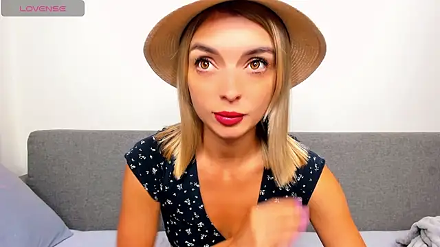 Snapshot of _ellen_meow_ chatting on September 19, 2025, 7:47 pm ellen meow online show from September 19, 2025, 7:47 pm