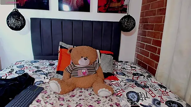 kyliejenner hot online show from November 2, 2025, 1:30 am