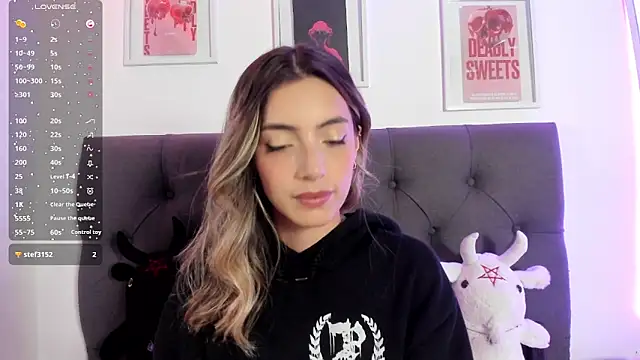 IsadoraGalle  online show from April 14, 2026, 4:13 pm