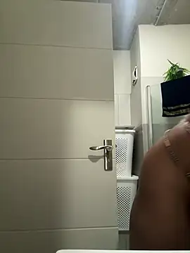 slimcateee online show from March 18, 2026, 5:43 am