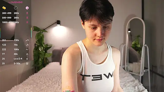 MaryCoopeer online show from February 20, 2025, 2:24 pm