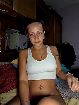 Snapshot of emma4xxx chatting on April 30, 2026, 7:42 pm emma4xxx online show from April 30, 2026, 7:42 pm