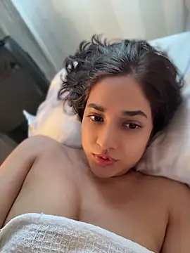 Snapshot of CuteeRose chatting on June 18, 2026, 4:22 pm CuteeRose online show from June 18, 2026, 4:22 pm
