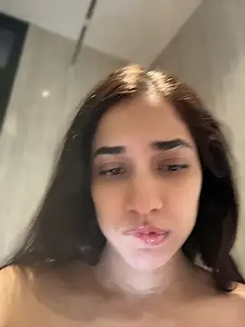 Snapshot of CuteeRose chatting on July 4, 2026, 2:01 pm CuteeRose online show from July 4, 2026, 2:01 pm