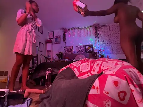 VixenCapri online show from February 18, 2026, 4:47 pm