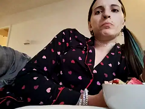 SmokeShow686 online show from April 7, 2026, 12:11 am