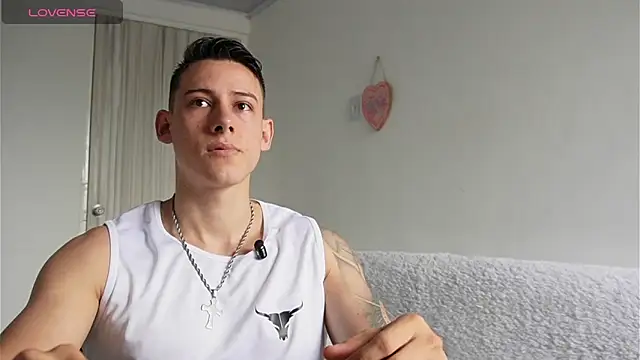 Snapshot of Muscle_King_Cum chatting on April 20, 2026, 2:53 pm Muscle King Cum online show from April 20, 2026, 2:53 pm
