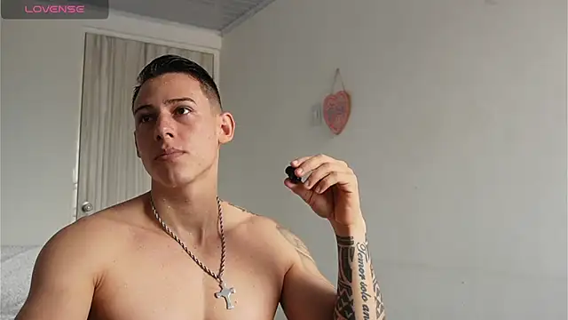 Snapshot of Muscle_King_Cum chatting on April 25, 2026, 3:42 pm Muscle King Cum online show from April 25, 2026, 3:42 pm