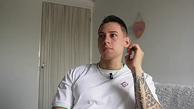 Snapshot of Muscle_King_Cum chatting on May 18, 2026, 2:56 pm Muscle King Cum online show from May 18, 2026, 2:56 pm