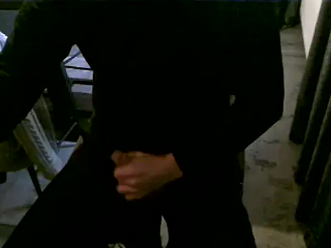 Snapshot of hornyman18cm39 chatting on December 29, 2024, 11:18 am hornyman18cm39 online show from December 29, 2024, 11:18 am