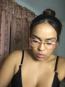 JuanaSimons online show from December 5, 2025, 1:47 am