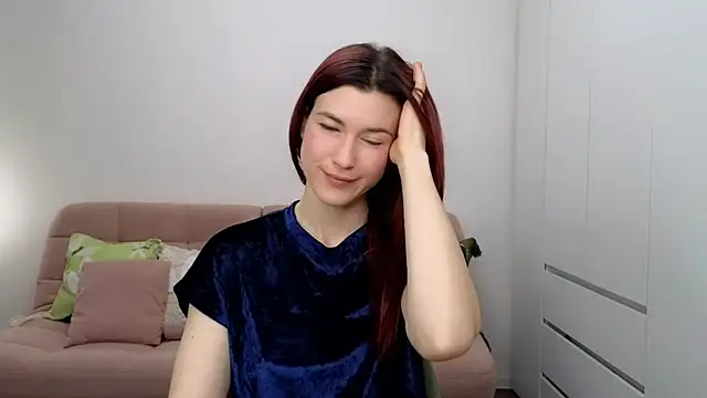 AliciaNewell online show from November 5, 2025, 8:47 am