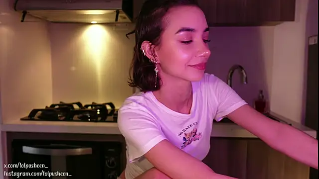 JulietteDee online show from January 18, 2025, 9:55 pm