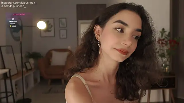 JulietteDee online show from February 4, 2026, 9:42 pm