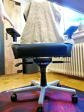 noidentiti online show from March 2, 2025, 9:10 am