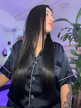 lucianaroy online show from December 19, 2025, 4:52 am