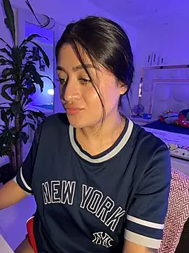 lucianaroy online show from March 2, 2026, 9:32 pm