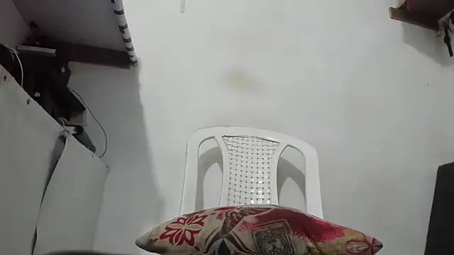 hugo3918  online show from November 19, 2025, 12:21 am