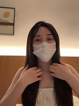 Snapshot of Miffytoo chatting on May 21, 2026, 6:37 pm Miffytoo online show from May 21, 2026, 6:37 pm