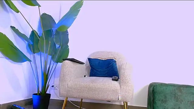 Snapshot of Sara_ow chatting on May 7, 2026, 7:19 pm Sara ow online show from May 7, 2026, 7:19 pm