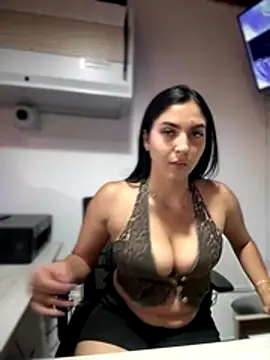 MarianaBenz online show from November 16, 2025, 1:33 am