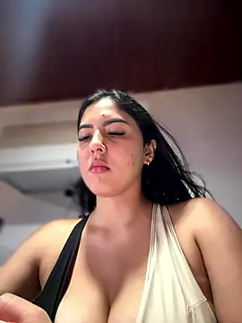 MarianaBenz online show from January 10, 2026, 11:31 pm