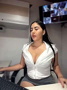 MarianaBenz online show from June 3, 2026, 12:35 am