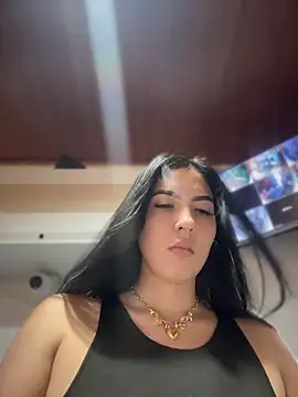MarianaBenz online show from June 18, 2026, 12:33 am