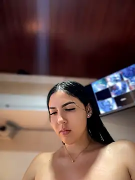 MarianaBenz online show from June 28, 2026, 12:38 am