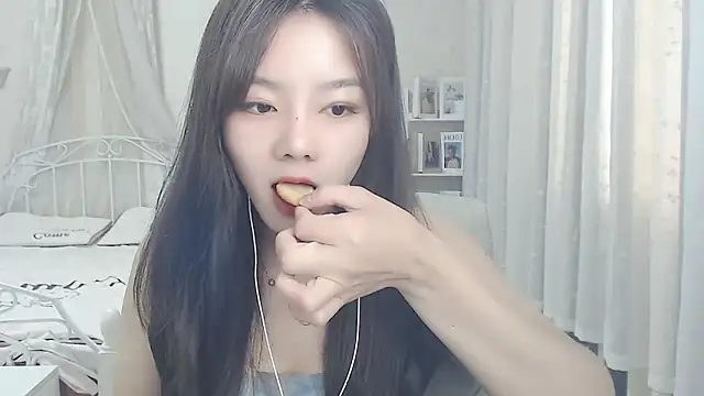 Snapshot of Jenny-Z chatting on April 2, 2026, 1:36 am Jenny-Z online show from April 2, 2026, 1:36 am