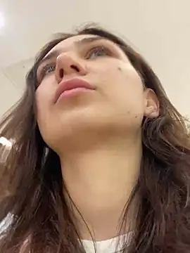 QuitieLia online show from December 13, 2024, 8:41 am