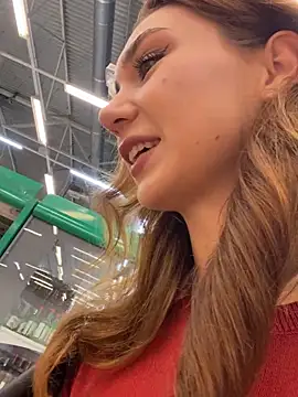 QuitieLia online show from November 24, 2025, 8:14 am