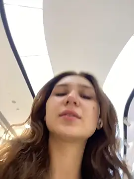 QuitieLia online show from March 12, 2026, 7:25 am