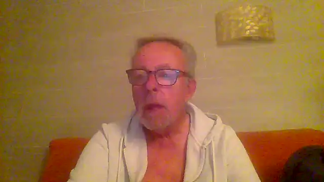 tuggy59 online show from April 5, 2026, 3:26 am