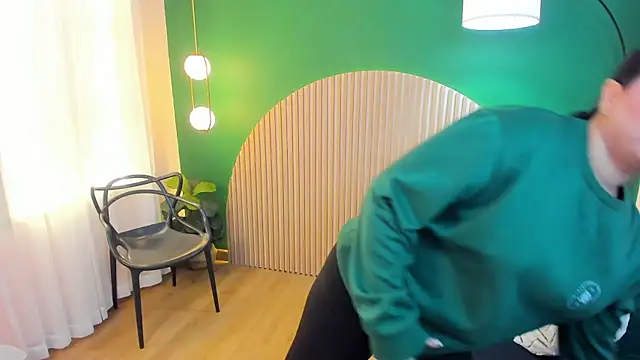 taylor bennet online show from September 24, 2025, 12:08 pm