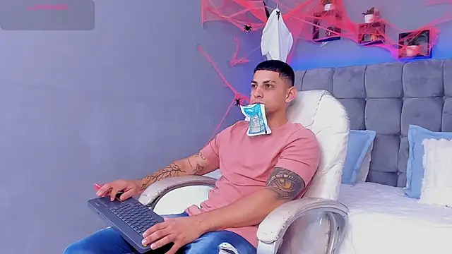 Alex cute77 online show from October 30, 2025, 12:17 pm