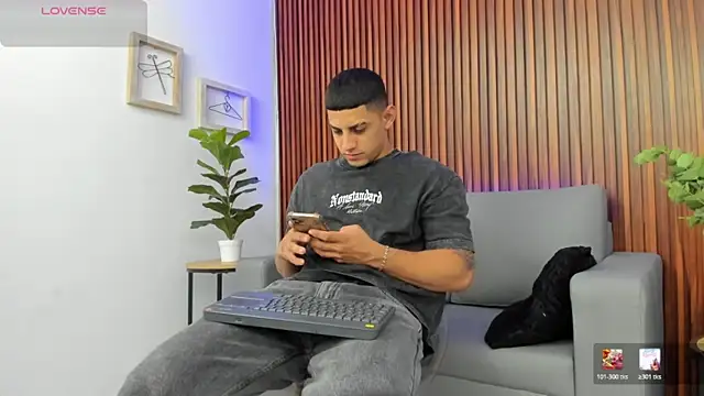 Alex cute77 online show from April 6, 2026, 11:55 am