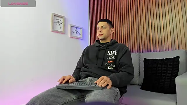 Alex cute77 online show from April 8, 2026, 12:16 pm