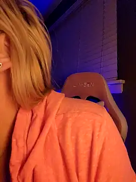 Snapshot of Southern_Bella chatting on February 19, 2025, 12:11 pm Southern Bella online show from February 19, 2025, 12:11 pm