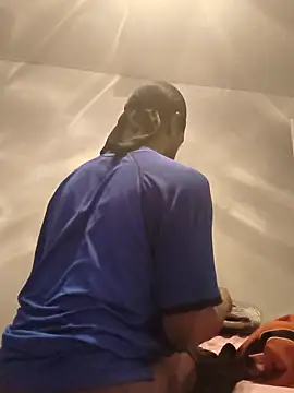 Snapshot of icyMike43 chatting on February 11, 2026, 3:00 am icyMike43 online show from February 11, 2026, 3:00 am