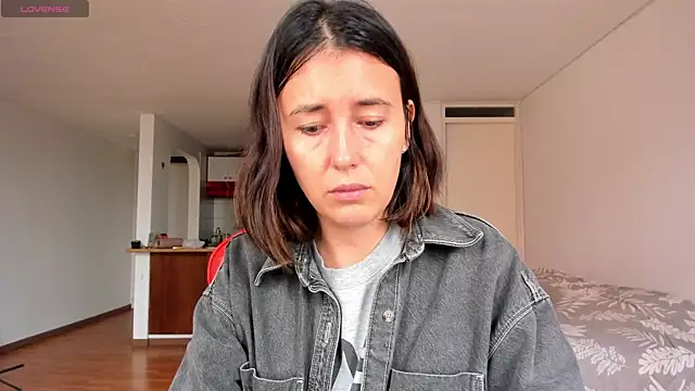 zoe jeane beker online show from December 5, 2024, 9:28 pm