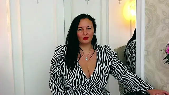 JudithCombs online show from December 4, 2024, 9:40 am