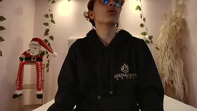 Katy Van online show from December 16, 2025, 8:36 pm